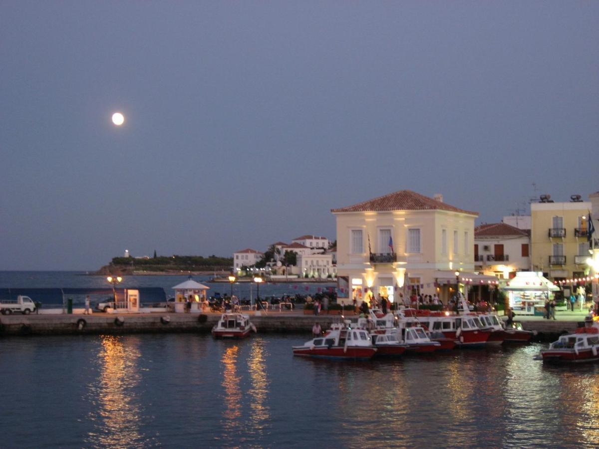 Summer House In Spetses Exterior photo